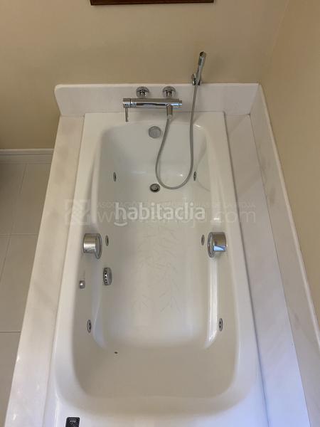 Foto 1ff7cd46-65c2-4f50-9df8-5c7fa8aa0326. Maison jumelée avec chauffage parking piscine dans Avenida Madrid Logroño