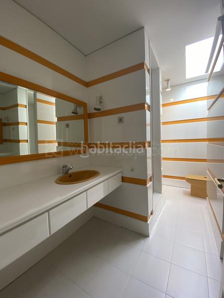 Foto 25a5f841-fa98-4535-aec9-63a6f9b0cea2. Maison jumelée avec chauffage parking piscine dans Avenida Madrid Logroño