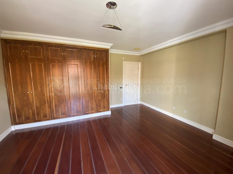 Foto 29de907c-4402-43aa-9baf-a32afa6d247f. Maison jumelée avec chauffage parking piscine dans Avenida Madrid Logroño