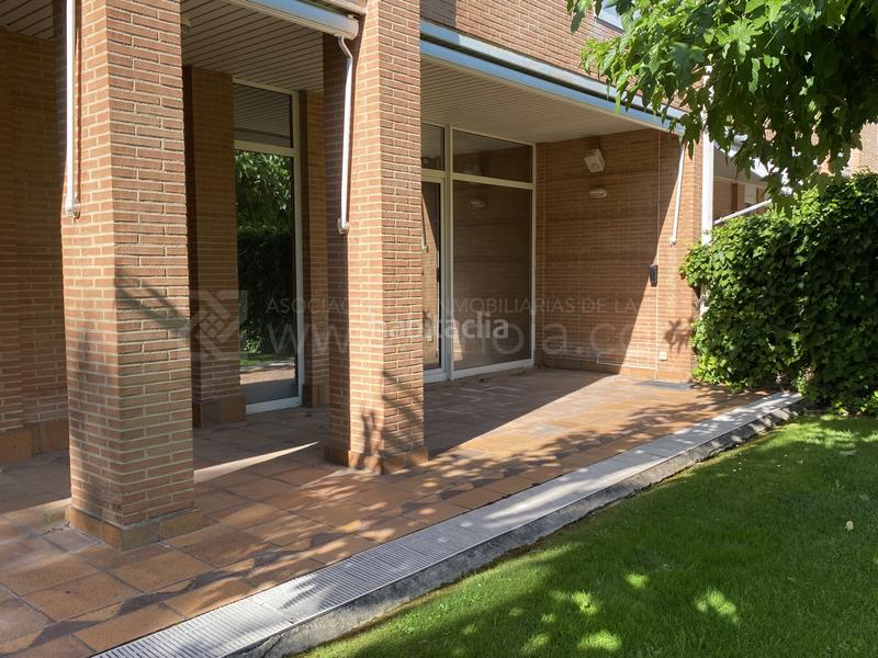 Foto 321950cf-b8b8-409c-9fa4-268125d6afbb. Maison jumelée avec chauffage parking piscine dans Avenida Madrid Logroño