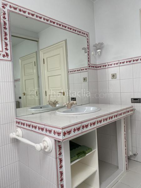 Foto 3da3f552-bfd3-4bf4-a3ac-c17b74e60928. Maison jumelée avec chauffage parking piscine dans Avenida Madrid Logroño