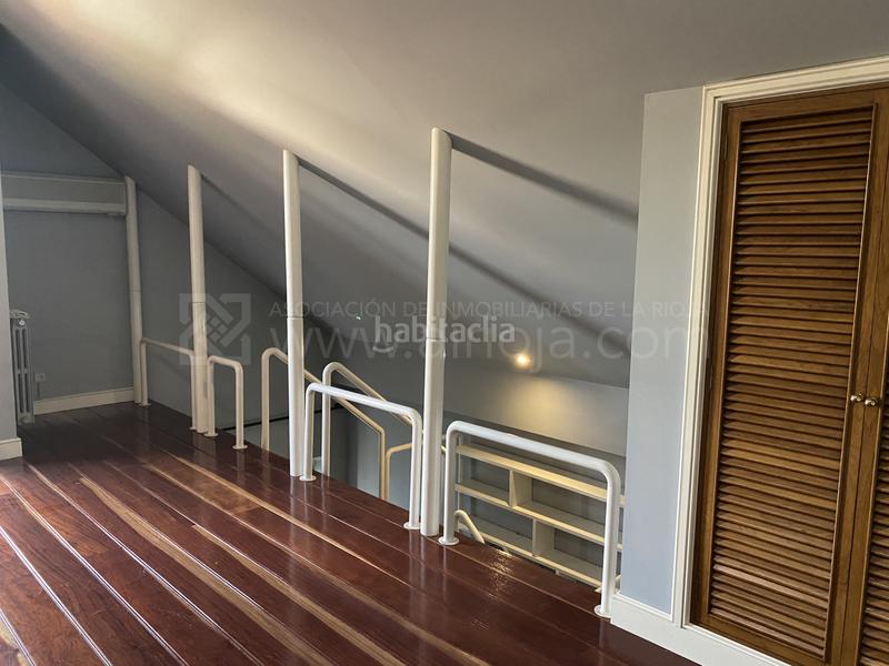 Foto 3fb28646-a39e-4e3d-b13a-8e36430b18e6. Maison jumelée avec chauffage parking piscine dans Avenida Madrid Logroño