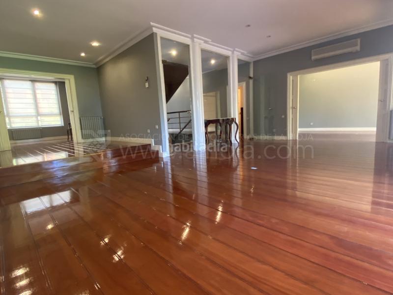 Foto 4f7c4d1e-33d5-4c60-9601-9b777f4eedc5. Maison jumelée avec chauffage parking piscine dans Avenida Madrid Logroño