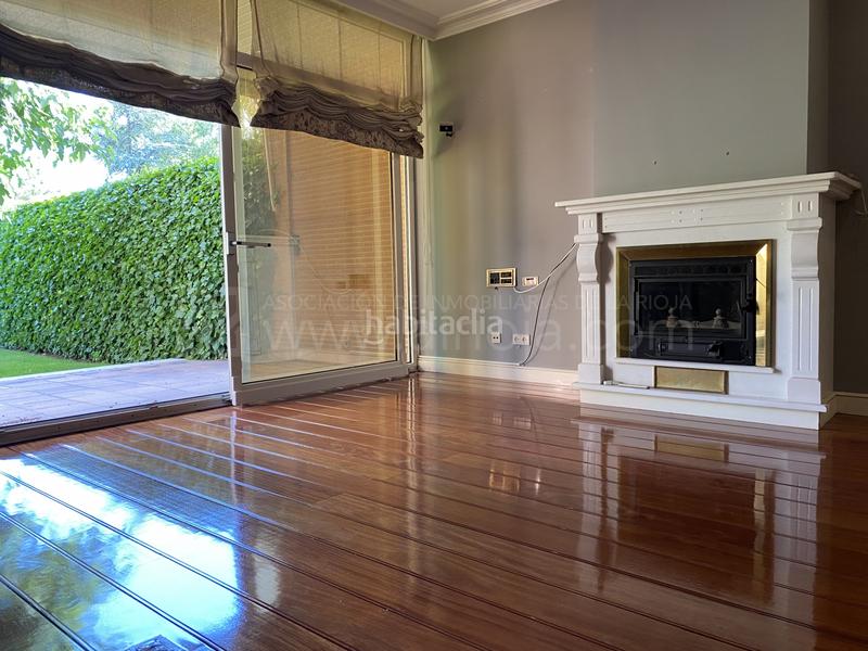 Foto 55e002b2-f831-46e2-a6d4-63b8f17ee788. Maison jumelée avec chauffage parking piscine dans Avenida Madrid Logroño