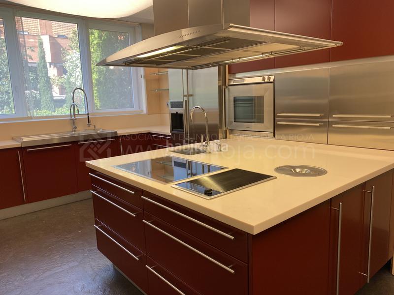 Foto 694133f2-49b4-486e-9608-183183ff7871. Maison jumelée avec chauffage parking piscine dans Avenida Madrid Logroño