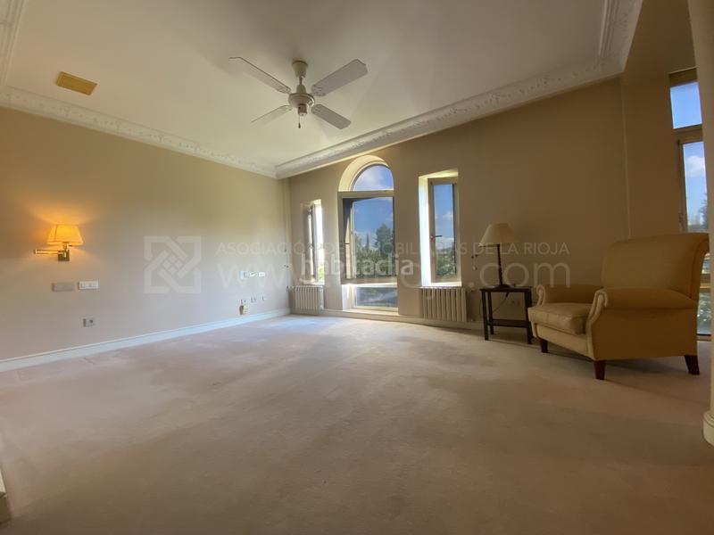 Foto 931e4d58-65a4-4841-a118-5091dee2df74. Maison jumelée avec chauffage parking piscine dans Avenida Madrid Logroño