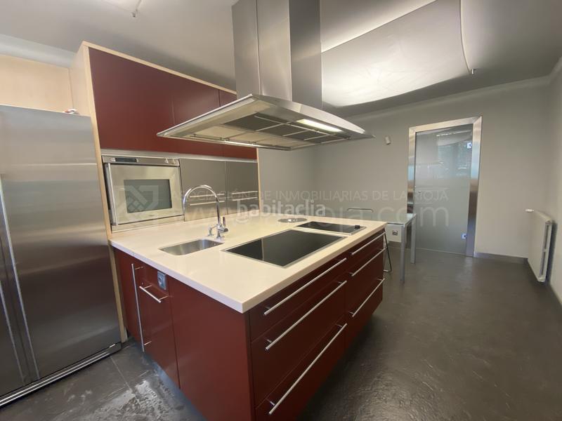 Foto afb22934-d469-4095-a630-417a980834ec. Maison jumelée avec chauffage parking piscine dans Avenida Madrid Logroño