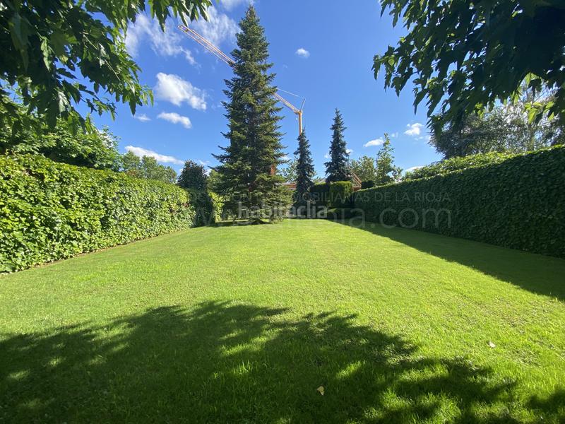 Foto c304580c-4584-4d4a-b204-f930ab92407f. Maison jumelée avec chauffage parking piscine dans Avenida Madrid Logroño