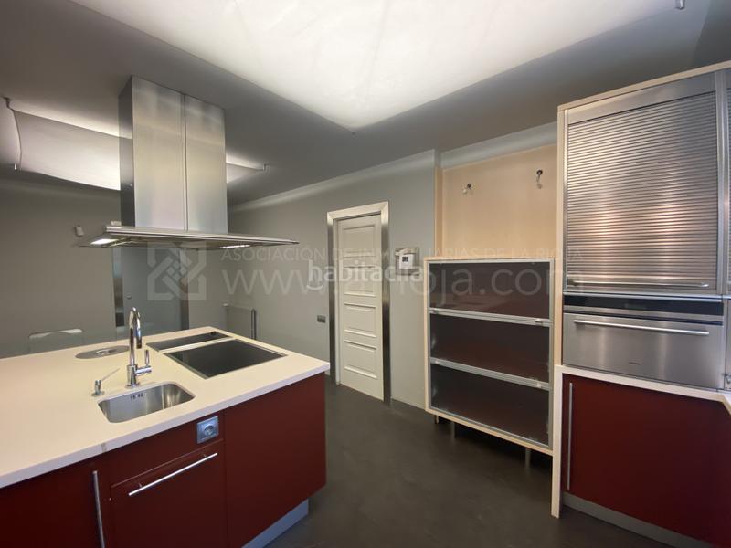 Foto d6447b9a-c716-417e-bcf6-e11a7fb188d0. Maison jumelée avec chauffage parking piscine dans Avenida Madrid Logroño