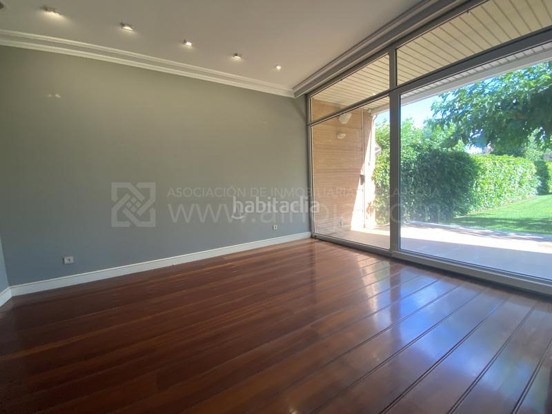 Foto d957f388-a71c-422d-a900-901a7cc71160. Maison jumelée avec chauffage parking piscine dans Avenida Madrid Logroño