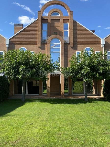 Foto e639c600-0118-4326-af45-0a57a2de0ebe. Maison jumelée avec chauffage parking piscine dans Avenida Madrid Logroño