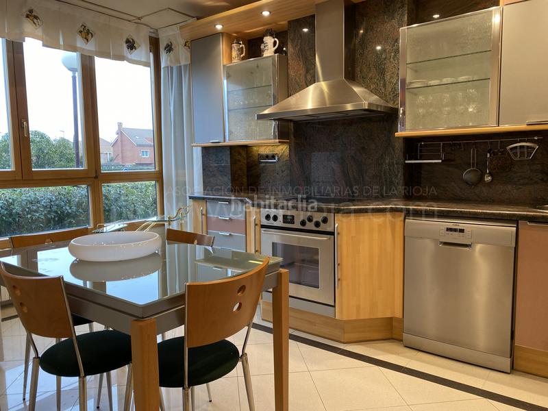 Foto c5602261-a99a-4292-86b7-fd356b1820be. Casa chalet independiente en avd. madrid en Avenida Madrid Logroño