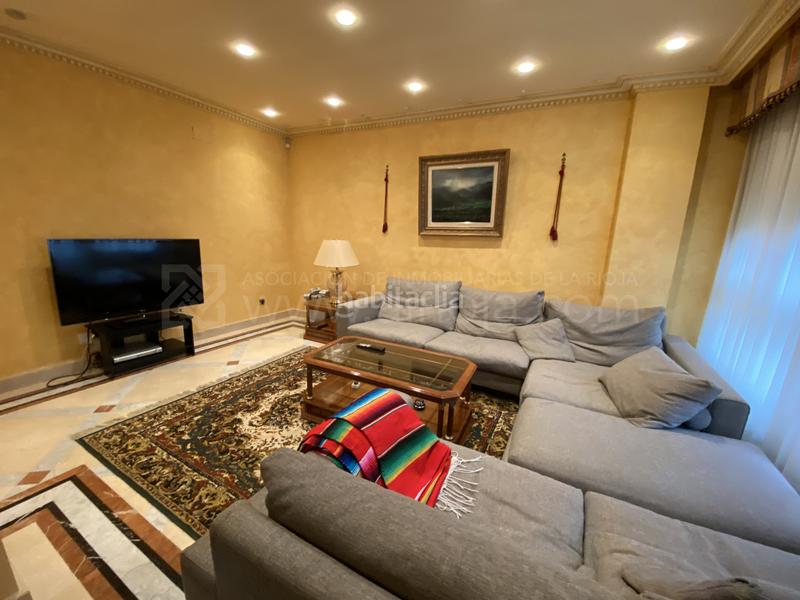 Foto cd726eb7-caae-458b-9e47-6ffbdc7fcb65. Casa chalet independiente en avd. madrid en Avenida Madrid Logroño