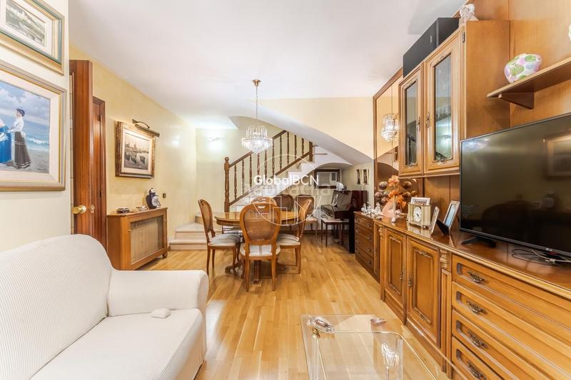 Foto 402cb3fa-9137-4af6-be90-598dd2c94d54. Casa espacioso hogar con terraza y máximo confort en Martorell