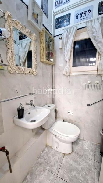 Foto 55ca6143-ad3f-44d5-9496-871364543dd7. Local comercial local en venta actualmente equipado como peluqueria en Santa Coloma de Gramenet