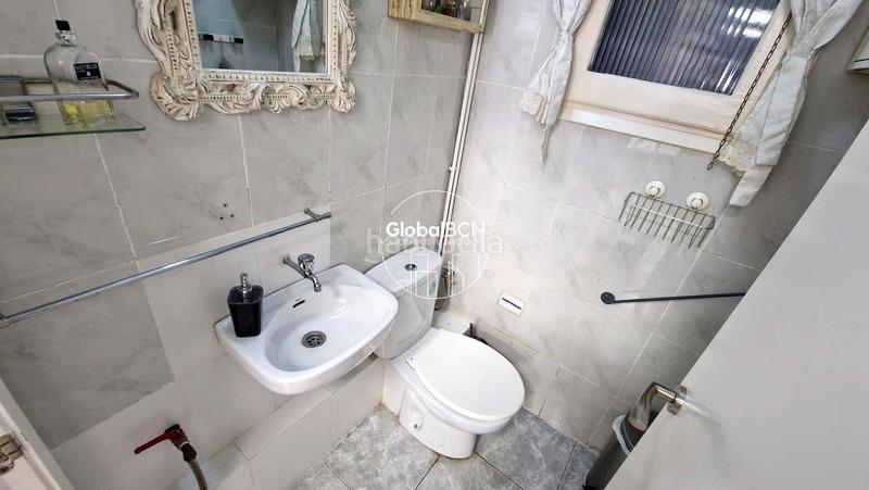 Foto fbb93484-745c-4f42-ade8-1920726fe768. Local comercial local en venta actualmente equipado como peluqueria en Santa Coloma de Gramenet