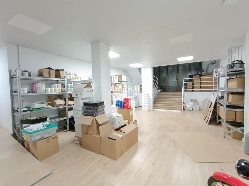 Foto c5e18c05-ab6e-49e4-88f7-633190a8079d. Local comercial a Hostafrancs Barcelona