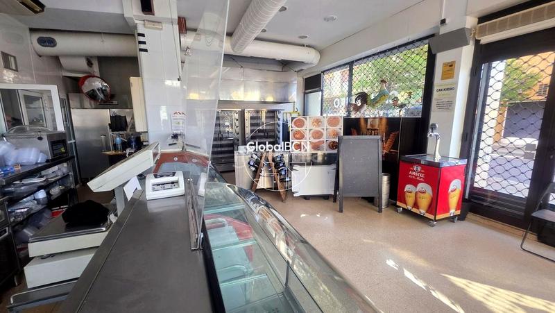 Foto ae6bb070-e507-4afd-bd8e-c3478bc55259. Local comercial oportunidad local en traspaso en Progrés - Pep Ventura Badalona