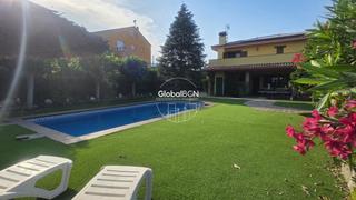 Haus  Carrer pompeu fabra. Casa con piscina y licencia turistica