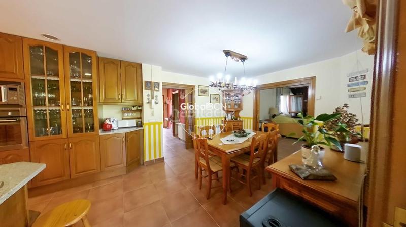 Foto c4397d6b-7d6c-4366-b41e-3486d8e5301e. Casa  con piscina y licencia turistica en Caldes de Malavella