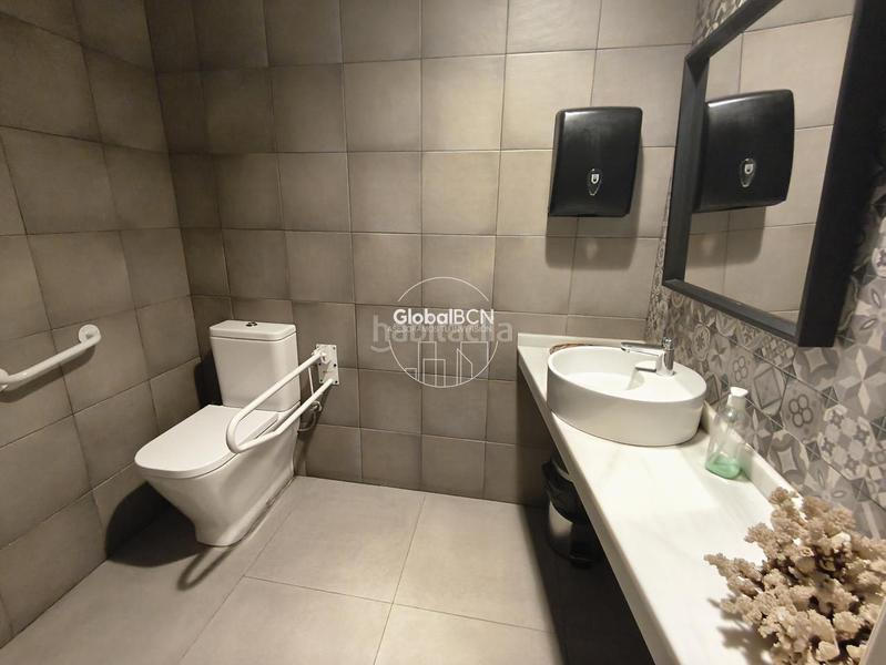 Foto db4587c6-42c4-41fb-a3dd-4bb5d486d49f. Pas-de-porte local commercial dans Barri de les Corts Barcelona
