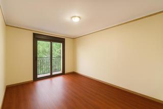 Pis  Carrer de la ciutat de granada. Piso con terraza a reformar