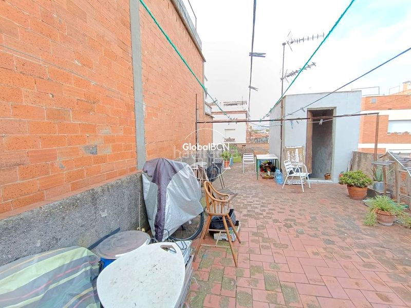 Foto b1ea2854-16f9-4f76-9b0d-1ae55f67219a. Edifici a Riera Cornellà de Llobregat