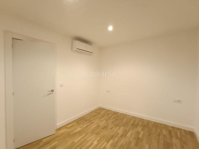 Foto 7d3433cc-ba8d-4659-a452-6b048a2fbf72. Pis a Sagrada Família Barcelona