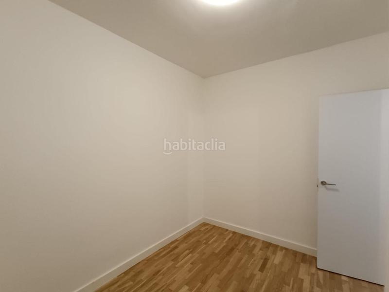 Foto f3bffeac-972a-40c0-8a86-d18c8e25c075. Pis a Sagrada Família Barcelona