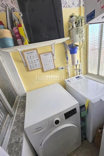 Foto 99ad9afa-f5b5-4b5f-8982-85a393eccbb2. Àtic amb calefacció a Centre Esplugues de Llobregat