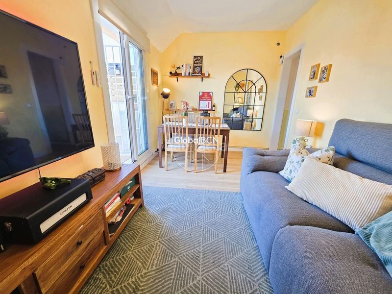 Foto d63f7724-47ac-4142-aae6-9eeabc29162d. Àtic amb calefacció a Centre Esplugues de Llobregat