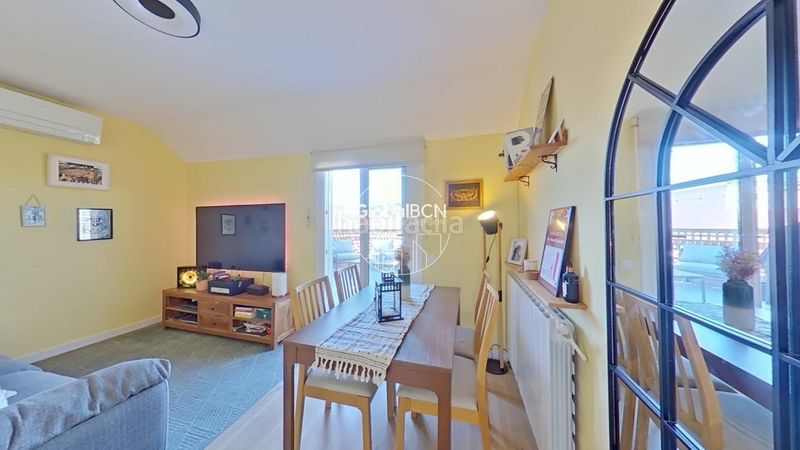 Foto eeea2b85-8812-44b2-9597-4c79ecf70f9f. Àtic amb calefacció a Centre Esplugues de Llobregat