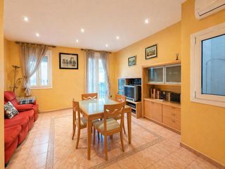 Pis  De la verge del pilar. Bonito piso con terraza en casa tipo unifamiliar!!