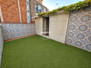Etagenwohnung  De la verge del pilar. Bonito piso con terraza en casa tipo unifamiliar!!