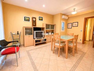 Etagenwohnung  De la verge del pilar. Bonito piso con terraza en casa tipo unifamiliar!!