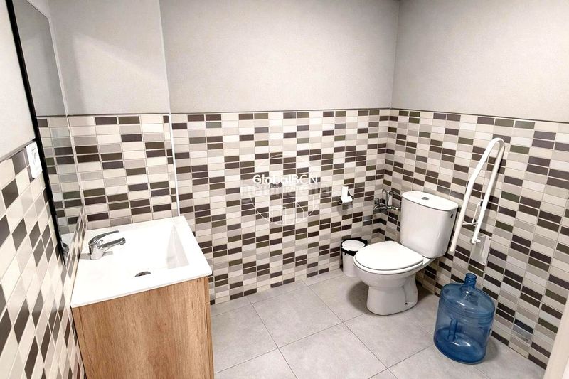 Foto 404926ee-932c-44db-a721-b8771380fe2d. Business premise in Centre Cornellà de Llobregat