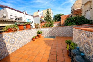 Erdgeschoss  De la verge del pilar. Planta baja con patio en cornella centre!!