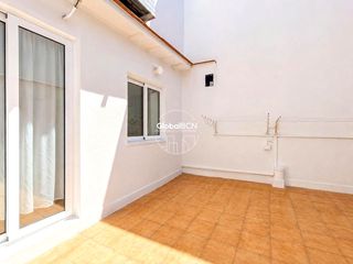 Pis  De vaquer. Amplia vivienda de 133 m con dos patios junto al mercat de collb