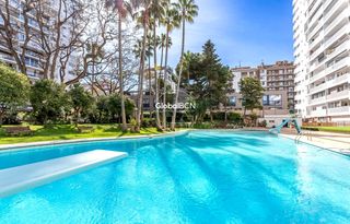Pis  De manuel girona. Exclusiva vivienda en pedralbes con piscina y jardines en una ur