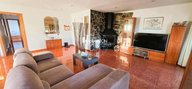 Foto 523a8a74-e386-425e-a683-250fc17b40dd. Casa amb calefacció piscina a Vallirana