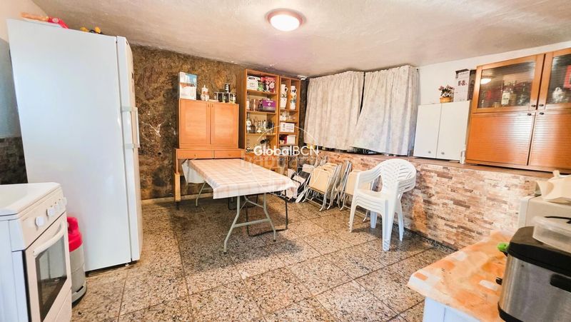 Foto b3209d65-d117-4631-8b57-0ea0912cda83. Casa amb calefacció piscina a Vallirana