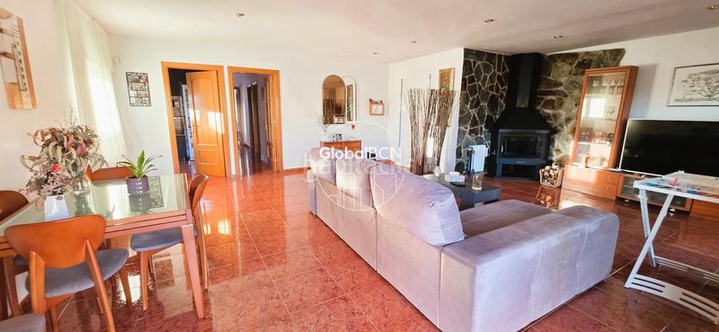 Foto d93bd583-a94e-455d-9694-64ea26fb1043. Casa amb calefacció piscina a Vallirana