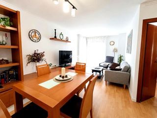 Piso  De pompeu fabra. Amplia vivienda de 3 habitaciones para entrar a vivir en sant bo