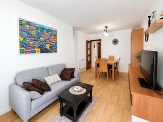 Pis  De pompeu fabra. Amplia vivienda de 3 habitaciones para entrar a vivir en sant bo