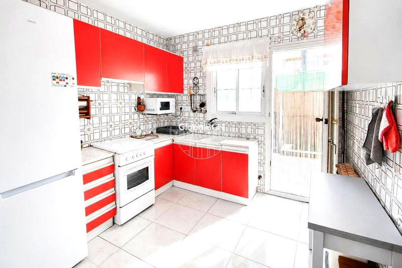 Foto 266d1649-2ba5-47f8-ac3c-60e2154ac096. Casa amb piscina a Cunit residencial Cunit