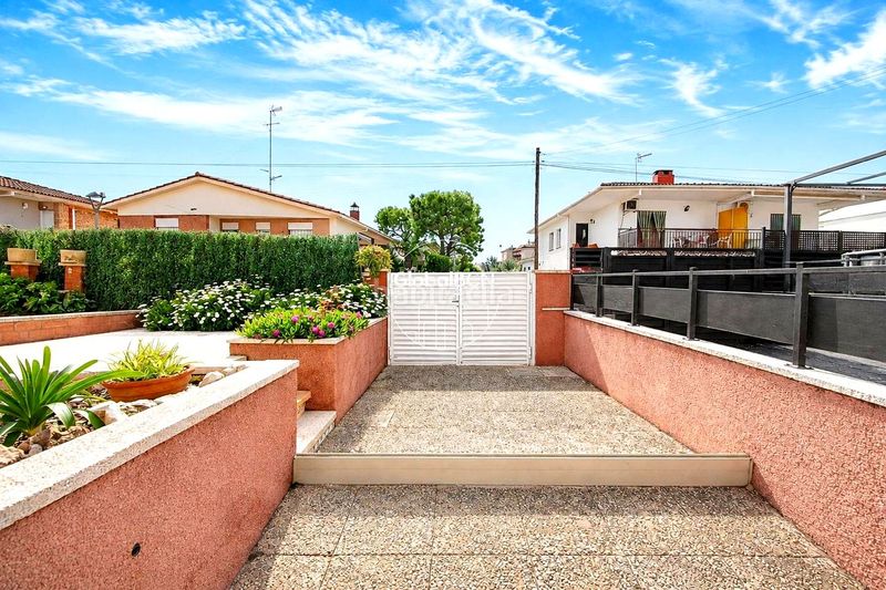 Foto 27790a0e-7acc-4b8e-9ce5-912e0f7ee691. Casa amb piscina a Cunit residencial Cunit