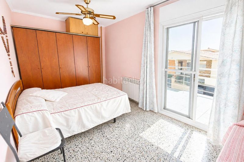 Foto 34b3bc7e-2e4e-481c-bd2f-d0c1f7a96d67. Casa amb piscina a Cunit residencial Cunit