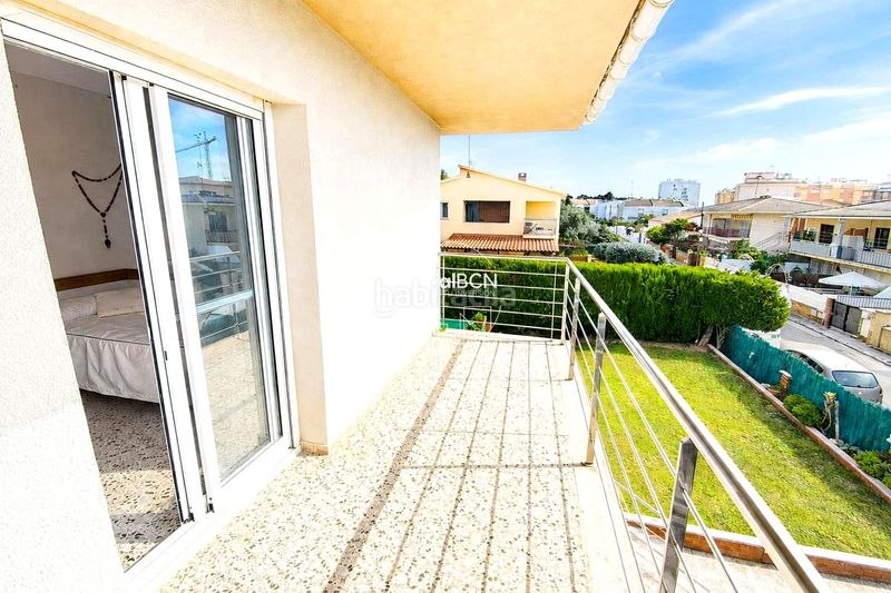 Foto 4f4e8904-a750-4289-a39d-95eafc8f865d. Casa amb piscina a Cunit residencial Cunit