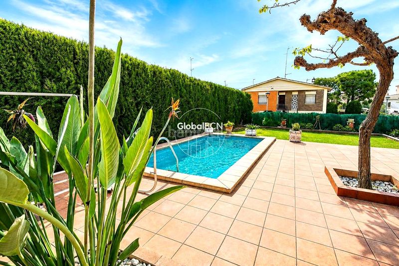 Foto 5b8e6767-b7f8-483c-bad6-b73f0e76d746. Casa amb piscina a Cunit residencial Cunit