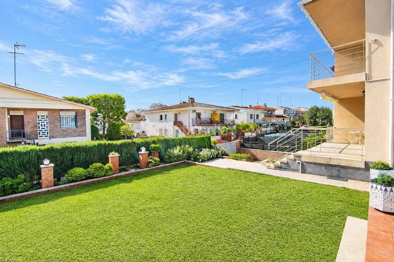 Foto a745b55e-c826-4ecf-94fd-f806caa0caf9. Casa amb piscina a Cunit residencial Cunit